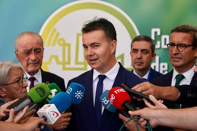 El ministro de Industria, Comercio y Turismo en funciones, Héctor Gómez, en declaraciones a los periodistas en Málaga.