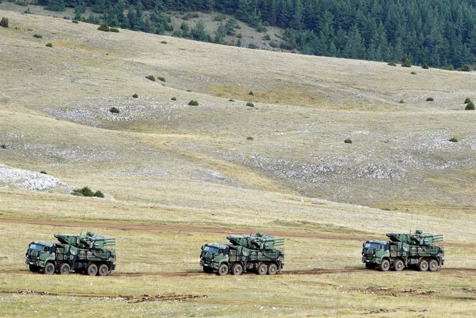 Archivo - Vehículos blindados durante unas maniobras militares del Ejército de Serbia en Pester en octubre de 2020 