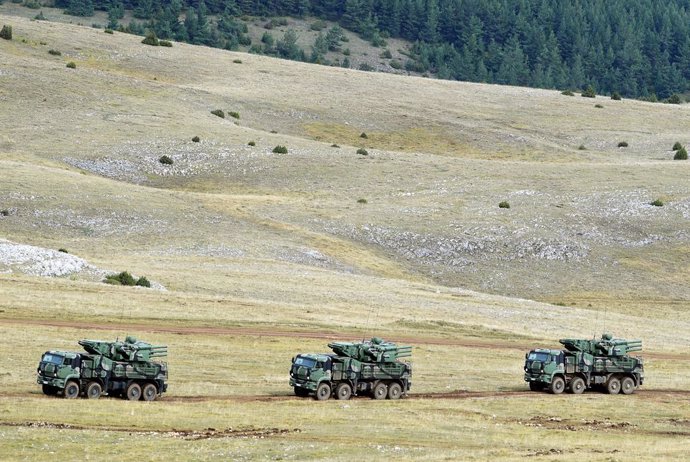 Archivo - Vehículos blindados durante unas maniobras militares del Ejército de Serbia en Pester en octubre de 2020