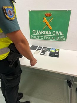 Móviles sustraídos recuperados en el aeropuerto de Ibiza.