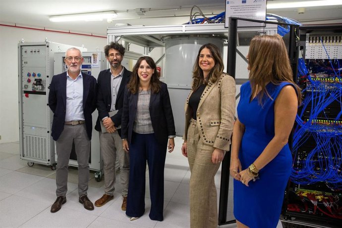 La conselleira de Economía, Industria e Innovación, María Jesús Lorenzana, participa en la inauguración del nuevo computador cuántico del Centro de Supercomputación de Galicia (Cesga).