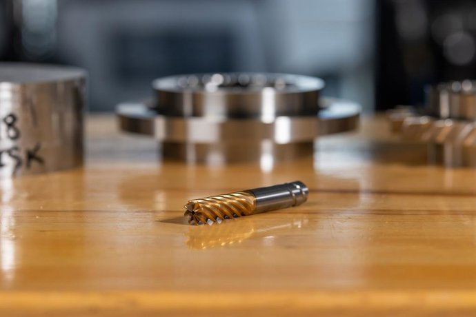 Move from one challenging cut to the next with internal coolant channels and an 8-flute design delivering higher machining flexibility and process stability.