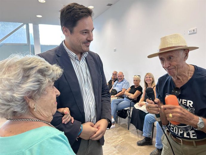 El delegado de Barrios de Atención Preferente y Derechos Sociales, José Luis García, acude al inicio del curso 2023-2024 de los talleres del CEPAM de Sevilla Este.
