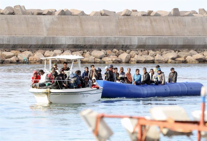 Archivo - Rescate de migrantes en Garabouli, en Libia