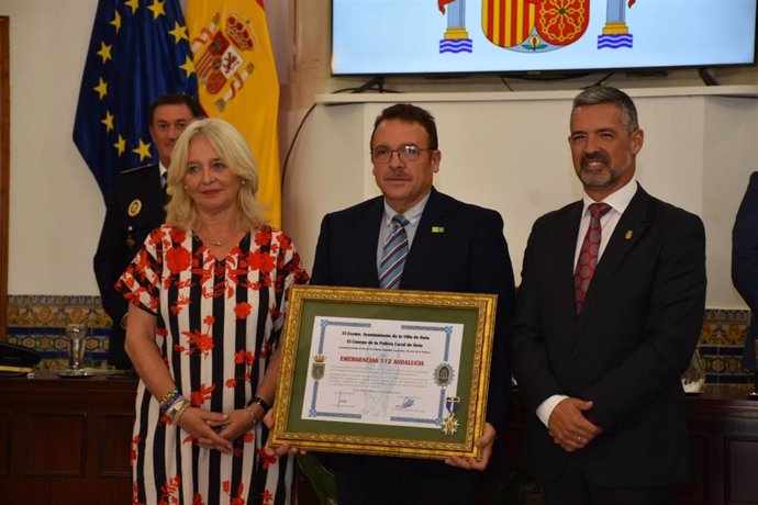 Np Mercedes Colombo Asiste Al Acto Institucional De La Celebración Del Patrón De La Policía Local En Rota, Donde Se Ha Concedido Un Reconocimiento Al Servicio De Emergencias 112 De Cádiz