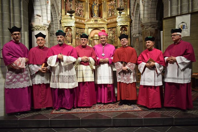 Foto de familia tras la ceremonia.