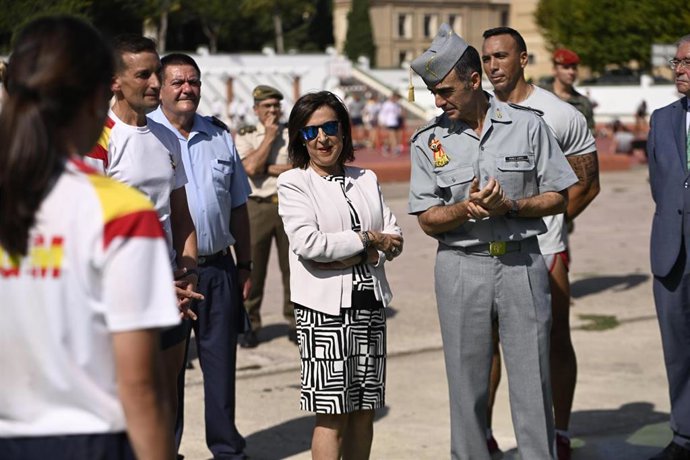 La ministra de Defensa, Margarita Robles (c), la Academia General Militar, a 2 de octubre de 2023, en Zaragoza, Aragón (España). Actualmente la Infanta Leonor realiza su formación militar en esta institución.