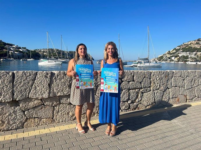 La alcaldesa de Andratx, Estefanía Gonzalvo, y la concejal de Promoción Económica, Sandra Milena Valencia, presentan la nueva edición de 'La Botiga al Carrer'.