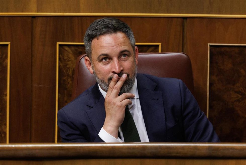 Archivo - El líder de VOX, Santiago Abascal,en un debate parlamentario
