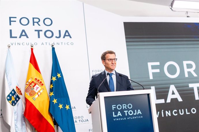 El líder del PP, Alberto Núñez Feijóo, durante la celebración del Foro la Toja Vínculo Atlántico, en el Centro de Convenciones del Eurostars Gran Hotel La Toja, a 30 de septiembre de 2023, en Isla de la Toja, O Grove, Pontevedra, Galicia (España). 
