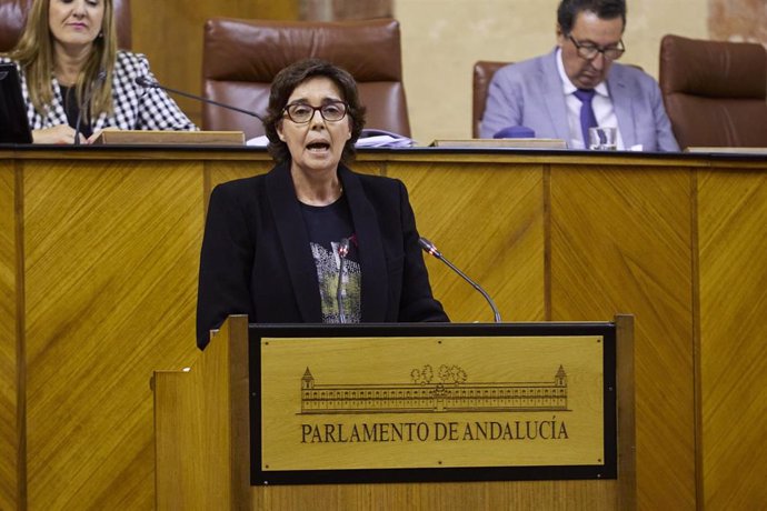 Archivo - La diputada del PSOE-A Susana Rivas, en una imagen de archivo del Pleno del Parlamento.