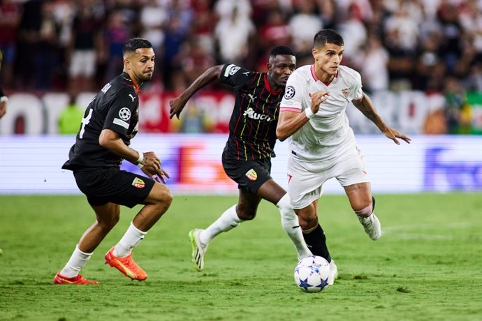 Erik Lamela of Sevilla FC in action during the UEFA Champions League, Group  B, match between Sevilla FC and RC Lens at Ramon Sanchez-Pizjuan stadium on September 20, 2023 in Sevilla, Spain.