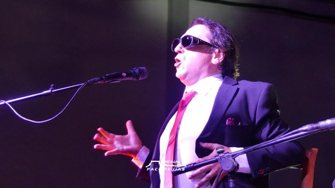 El cantaor flamenco y vendedor de la ONCE, Antonio Mejías, en una de sus actuaciones.