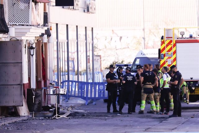 Policía Científica en las discotecas calcinadas en la zona de Atalayas de Murcia