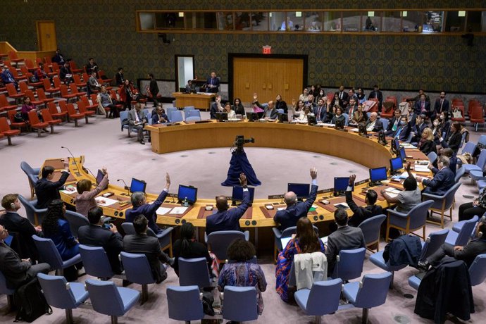 Archivo - UNITED NATIONS, Oct. 21, 2022  -- The UN Security Council votes on a draft resolution on Haiti at the UN headquarters in New York, on Oct. 21, 2022. A UN Security Council resolution on Friday approved imposing sanctions on Haiti, targeting gan