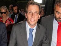 José Luis Martínez-Almeida protagoniza el premio 'Madrileño del Año' tras la noticia de su boda con Teresa Urquijo