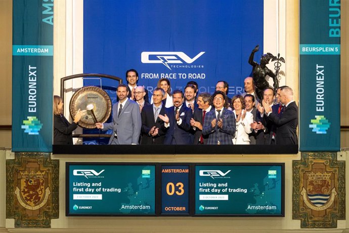 Moment del toque de campana de QEV Technologies en Euronext Ámsterdam