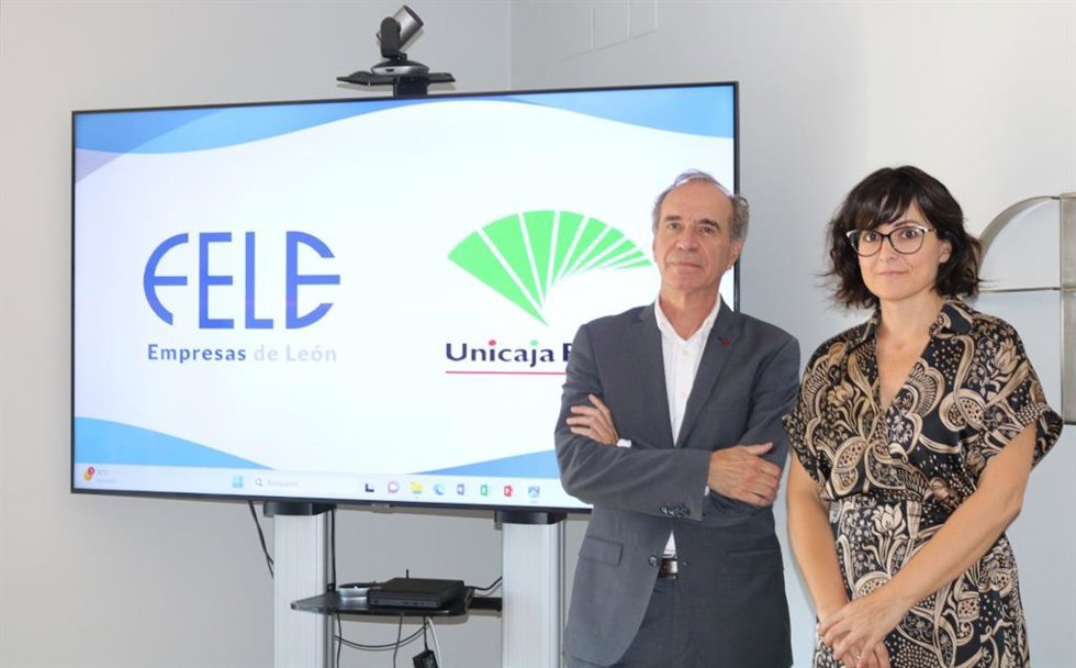 Unicaja Banco y FELE refuerzan sus lazos para financiar a 4.500 empresas de la provincia de León. En la fotografía, Marga Serna y Juan María Vallejo.