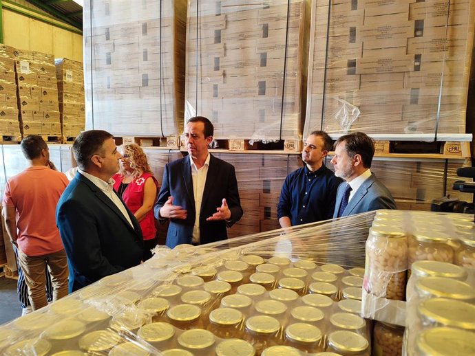 El subdelegado de Gobierno de Almería visita el Banco de Alimentos.