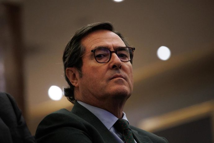 El presidente de la CEOE, Antonio Garamendi, durante la asamblea anual de ANGED, en el Hotel Wellington, a 26 de septiembre de 2023, en Madrid (España). 
