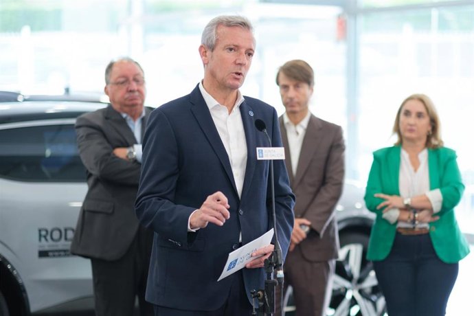 El presidente de la Xunta, Alfonso Rueda, en un acto en un concesionario de vehículos en Nigrán (Pontevedra), a 3 de octubre de 2023.