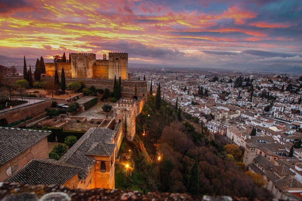 Archivo - Granada con la Alhambra.