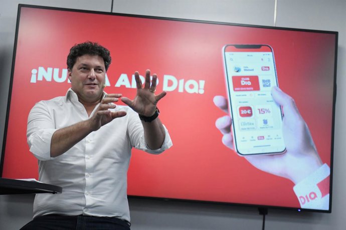 El consejero de Dia España, Ricardo Álvarez presenta la transformación digital de Dia en la tienda Dia de Núñez de Balboa, a 3 de octubre de 2023, en Madrid (España). DIA es una compañía española que opera también en Argentina, Brasil y Portugal. Perten