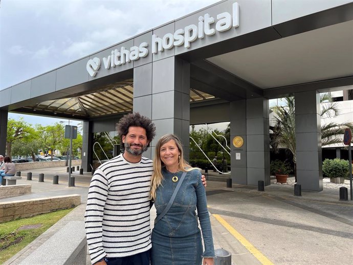 Elvira y Paco, protagonistas del podcast de Vithas 'Los colores del cáncer'.