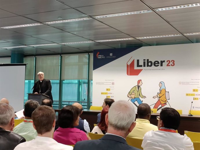 El secretario general de la CEE, Francisco César García Magán, en la V Jornada sobre el Libro Religioso 