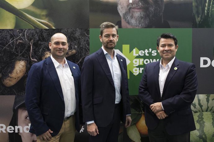 El director de Rovensa Next Iberia, Florencio Romaguera; el consejero delegado del Grupo Rovensa, Javier Calleja; y el directo de Operaciones de Rovensa Next, José Alfredo García.
