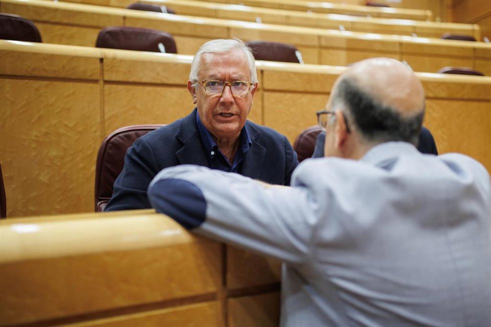 Archivo - El senador Javier Arenas (PP), en la Diputación Permanente, en la sala Europa del Senado, a 16 de agosto de 2023, en Madrid (España). (Foto de archivo).