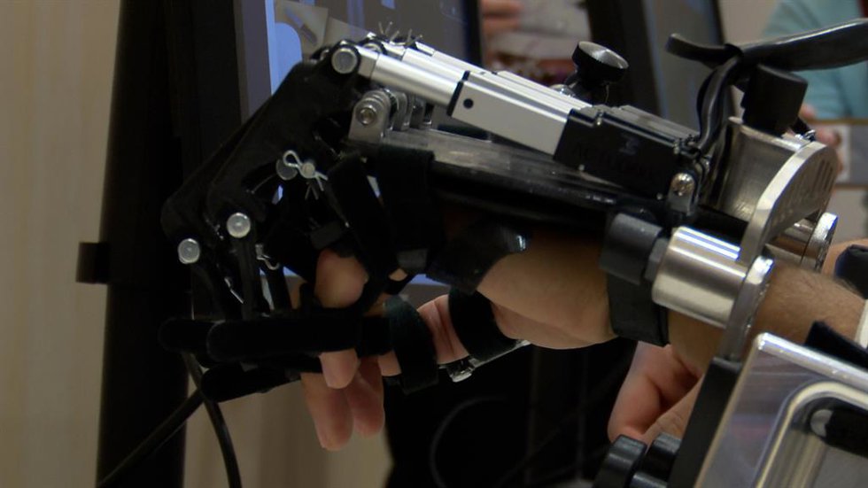 UVA diseña un robot que mejora movilidad en manos de pacientes con secuelas Covi