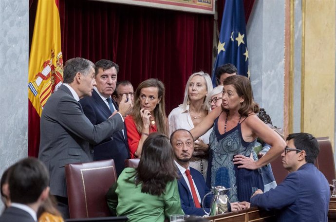 La presidenta del Congreso, Francina Armengol (2i), durante la segunda votación de la investidura del líder del Partido Popular, en el Congreso de los Diputados, a 29 de septiembre de 2023, en Madrid (España). 