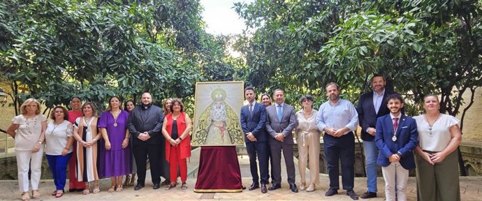 El delegado del Gobierno de la Junta en Sevilla, Ricardo Sánchez, ha presidido el acto de presentación del cartel en la sede de la Delegación, en Sevilla capital.
