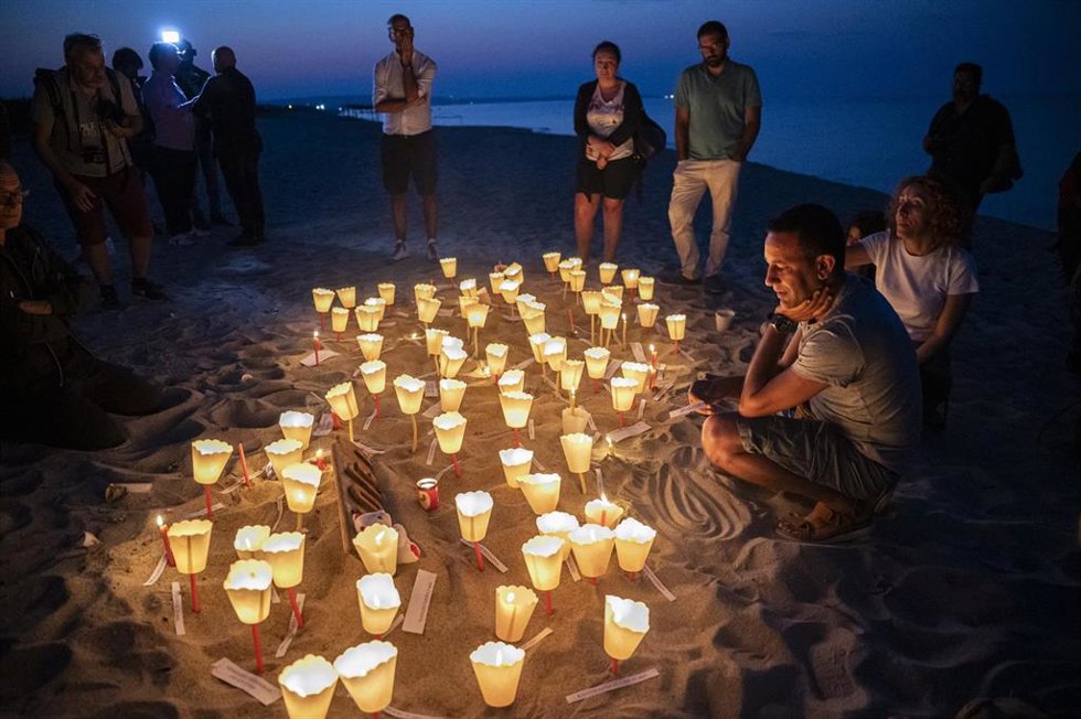 Archivo - Homenaje a víctimas de un naufragio en aguas del Mediterráneo