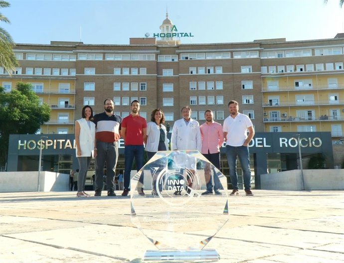Profesionales de las unidades de Urgencias y de Innovación del Hospital Universitario Virgen del Rocío de Sevilla.