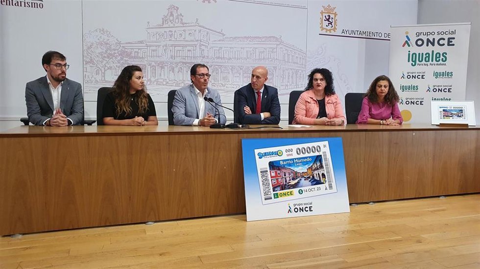 Presentación del cupón de la ONCE del 14 de octubre que llevará la imagen del Barrio Húmedo de León.