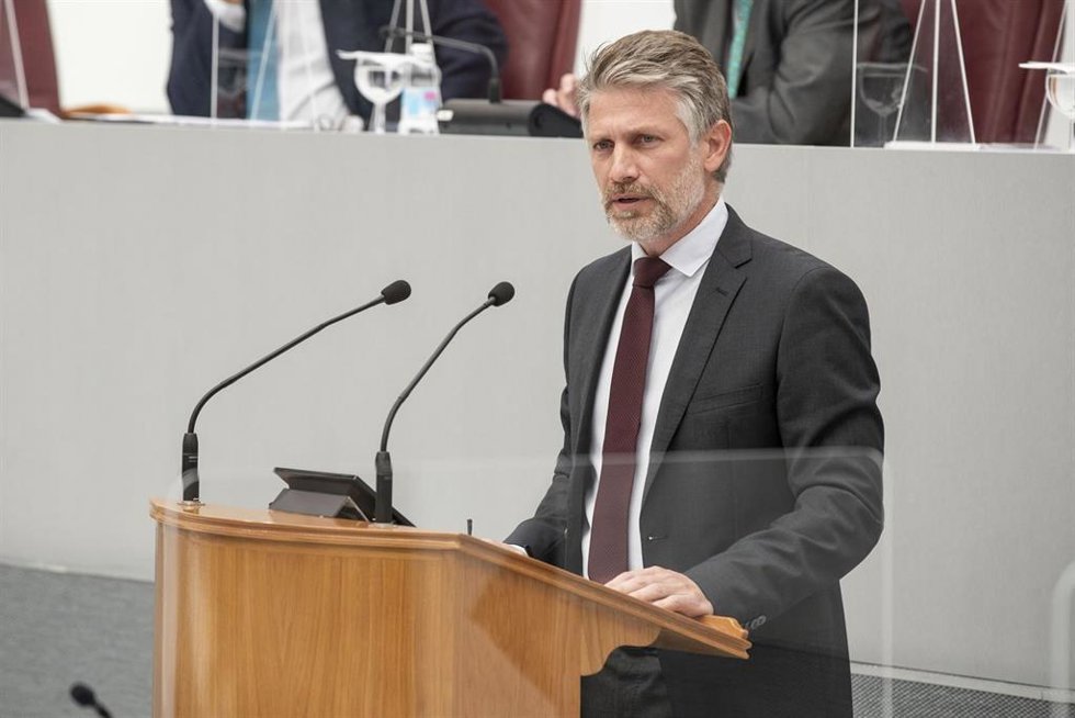 Archivo - PP: "Somos la tercera comunidad que más presupuesto dedica a Educación gracias al compromiso del presidente López Miras"