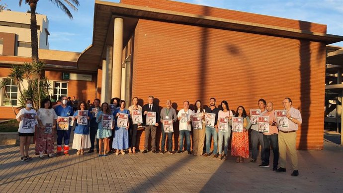 Concentración por la agresión a una doctora en el Consultorio de Balerma (Almería).