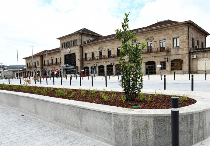 La actuación transformará la estación de Ourense, triplicando el espacio para viajeros y dotándola de 11 vías, de las cuales tres de ellas estarán destinadas a la alta velocidad