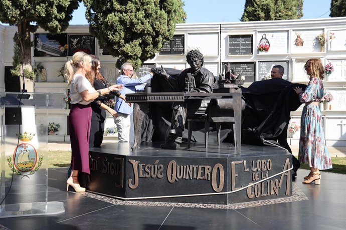 Monumento a Jesús Quintero en el cementerio de San Juan del Puerto (Huelva).