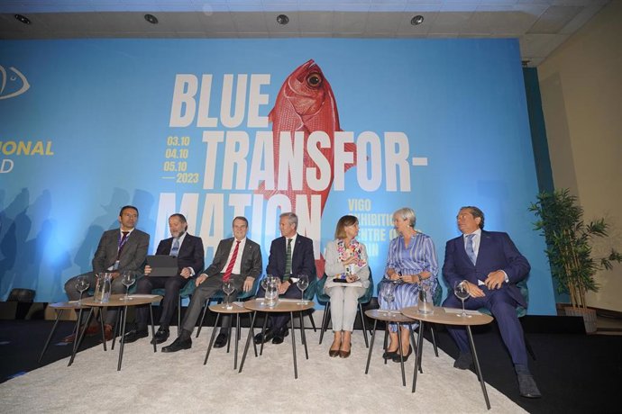 (I-D)El conselleiro do Mar, Alfonso Villares; el presidente de Abanca, Juan Carlos Escotet; el alcalde de Vigo, Abel Caballero; el presidente de la Xunta de Galicia, Alfonso Rueda; la Directora General de Pesca Sostenible (MAPA), Mónica Corrales Rodrigá