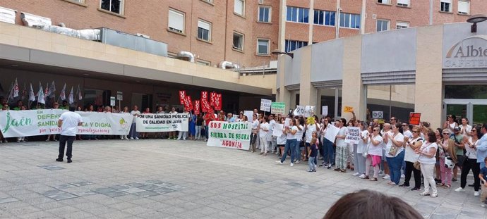 Protesta convocada por trabajadores del SAS en defensa de la sanidad pública, foto de archivo