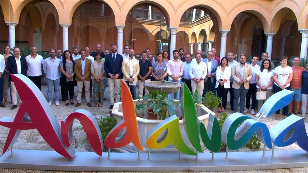 Lucena y Martín (centro), en la entrega de los Planes Locales de Instalaciones y Equipamientos Deportivos.