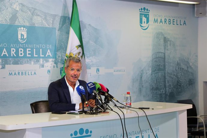 El concejal del Ayuntamiento de Marbella José Eduardo Díaz en rueda de prensa