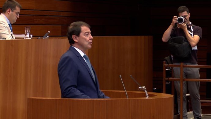 Mañueco durante su intervención en el Debate de Política General celebrado este martes.