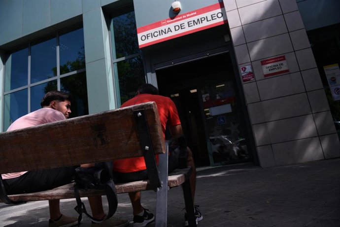Fachada de una oficina del SEPE, a 3 de octubre de 2023, en Madrid (España).  