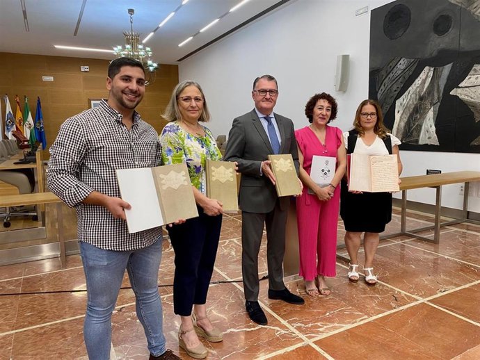 Presentación en la Diputación de la edición facsimilar del Privilegio de Villazgo de Linares de la Sierra.