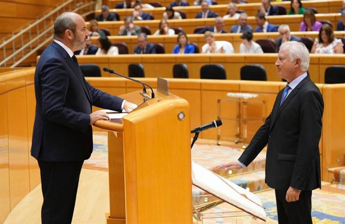El senador autonómico del PP Aragón, Eloy Suárez, toma posesión de su cargo en la cámara alta.