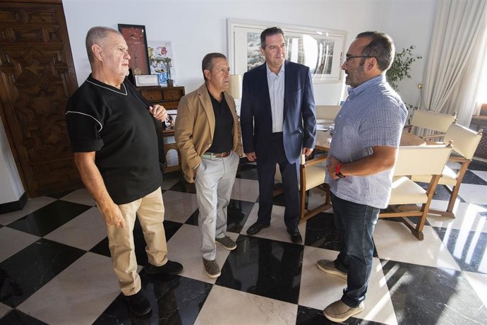 Reunión del presidente de la Diputación de Cáceres con directivos de Coepca